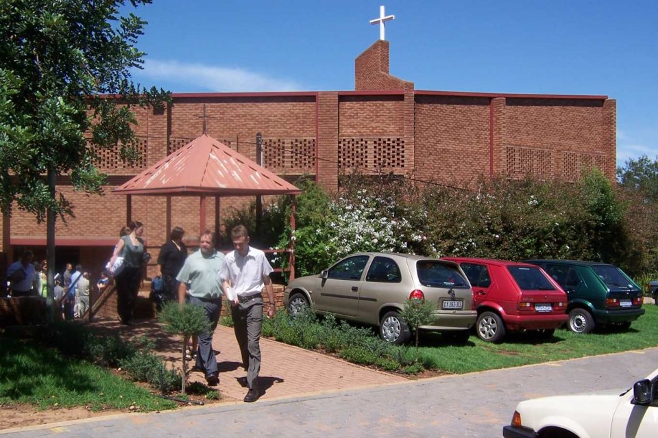 GAU-ROOIHUISKRAAL-Nederduitse-Gereformeerde-Kerk_2