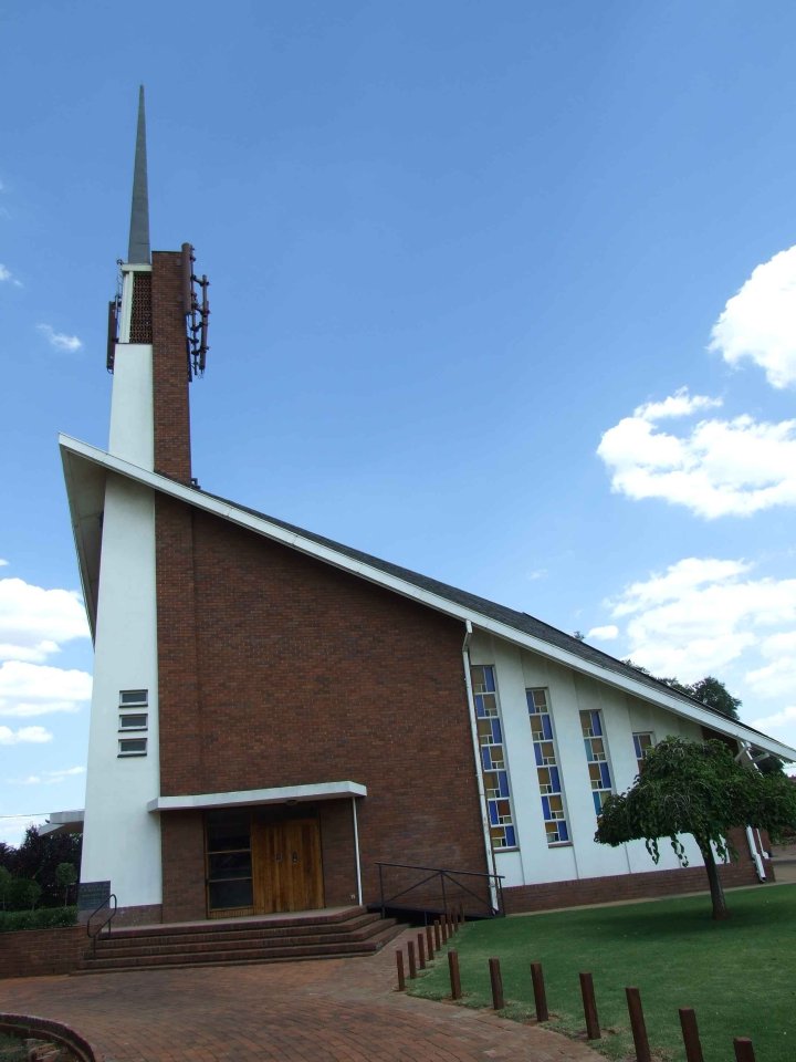 GAU-SPRINGS-Strubenvale-Nederduitse-Gereformeerde-Kerk_02