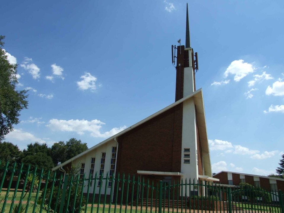 GAU-SPRINGS-Strubenvale-Nederduitse-Gereformeerde-Kerk_01