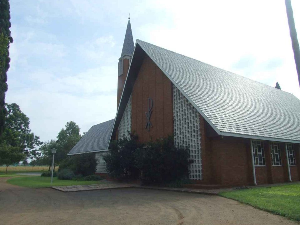 NW-RUSTENBURG-Kroondal-Neue-Lutherische-Kirche_03