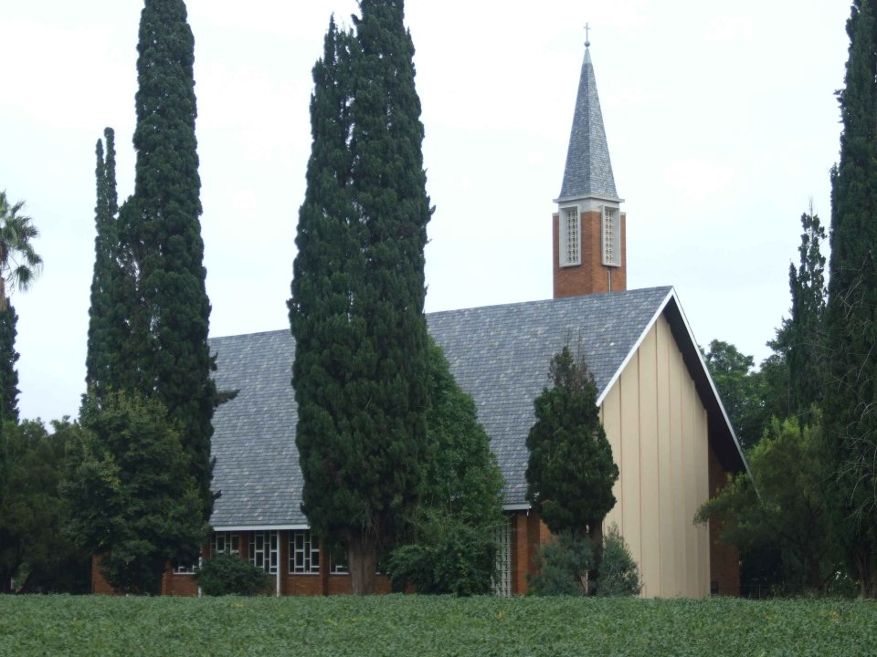 NW-RUSTENBURG-Kroondal-Neue-Lutherische-Kirche_01