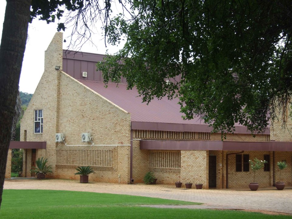 NW-RUSTENBURG-Tuine-Nederduitsch-Hervormde-Kerk_03